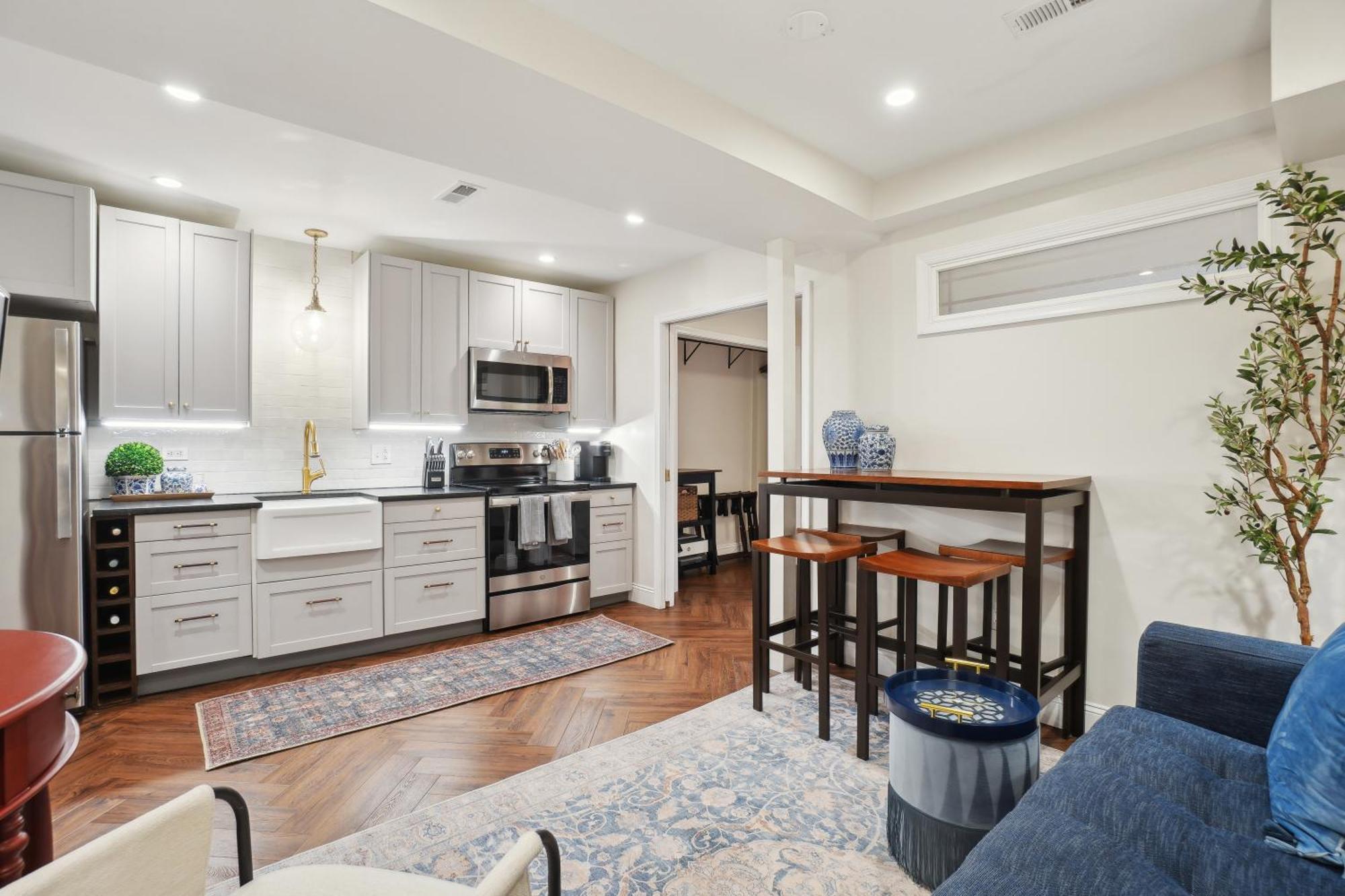 Family-friendly Capitol Hill With Free Parking & Close Metro Access *